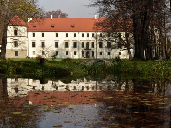 Park zamkowy w Suchej Beskidzkiej