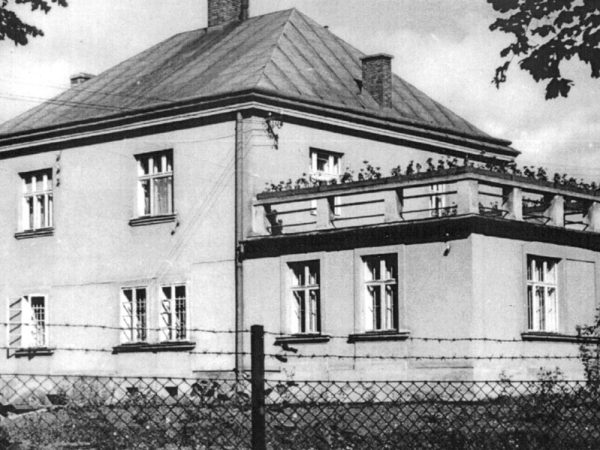 Dawniej i dziś – plebania w Kozach