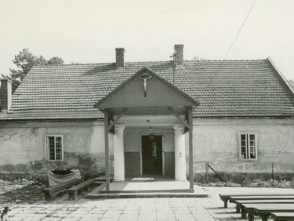 Dawniej i dziś – stara plebania w Pisarzowicach