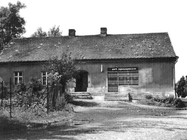 Dawniej i dziś – karczma „Pod Wołem” przy starej drodze w Kozach